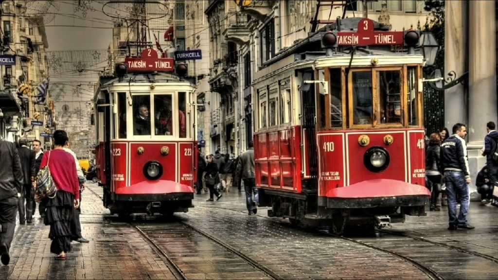 İstanbul’un kalbi burada atıyor! İstiklal Caddesi’nde Yapılabilecek 5 Şey